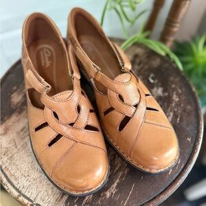 Clarks Bendables loafer Women's Tan Leather Shoes